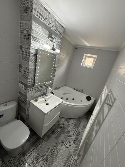 Apartament cu 4 camere semidecomandat în Nufărul