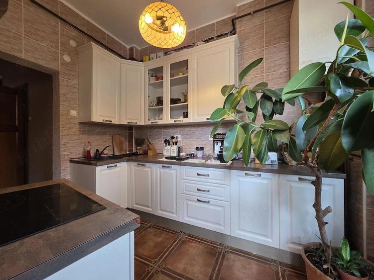 Apartament cu 6 camere decomandat în Ferdinand