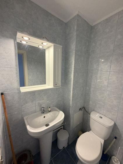 Apartament cu 3 camere decomandat în Eremia