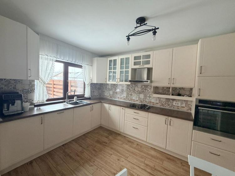 Casă cu 4 camere cu Teren 350 Mp în Tărlungeni