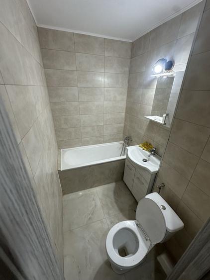 Garsonieră decomandată în Titan