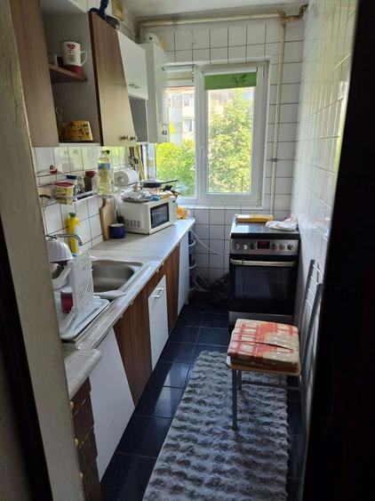 Apartament cu 3 camere semidecomandat, mobilat în Cetății