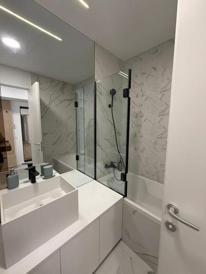 Apartament cu 3 camere semidecomandat în Parcul Carol