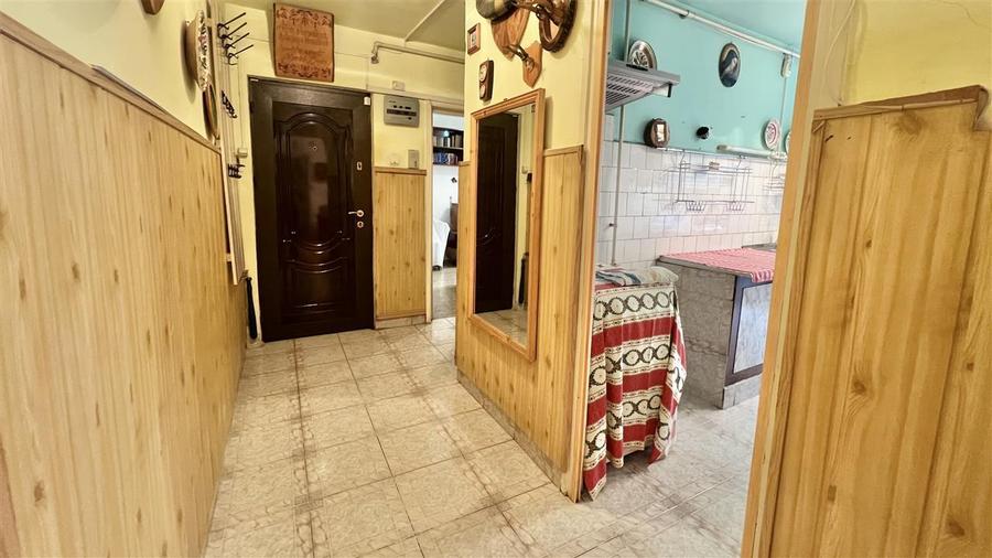 Apartament cu 3 camere semidecomandat în Astra