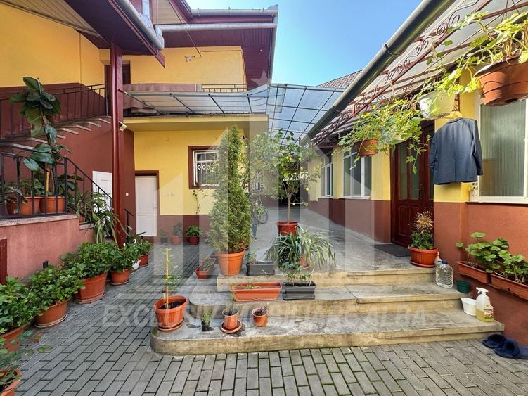 Casă individuală cu 8 camere cu Canalizare în Tolstoi