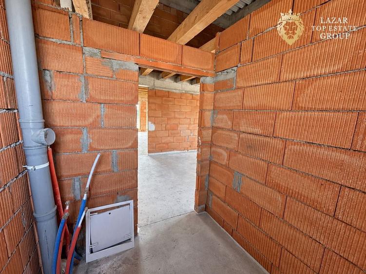 Penthouse cu 4 camere semidecomandat în Banu Mărăcine