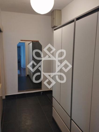 Apartament cu 3 camere semidecomandat în Rogerius