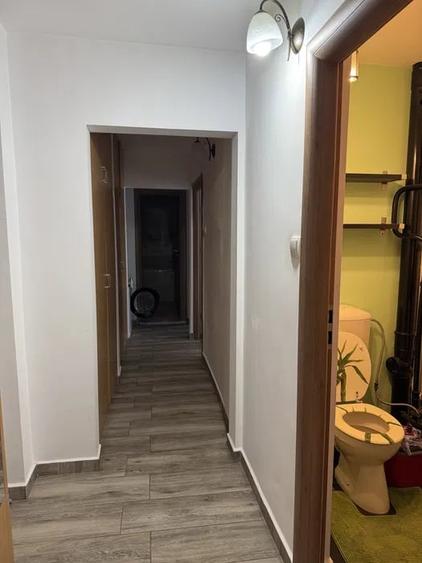 Apartament cu 3 camere decomandat, mobilat în Nicolina