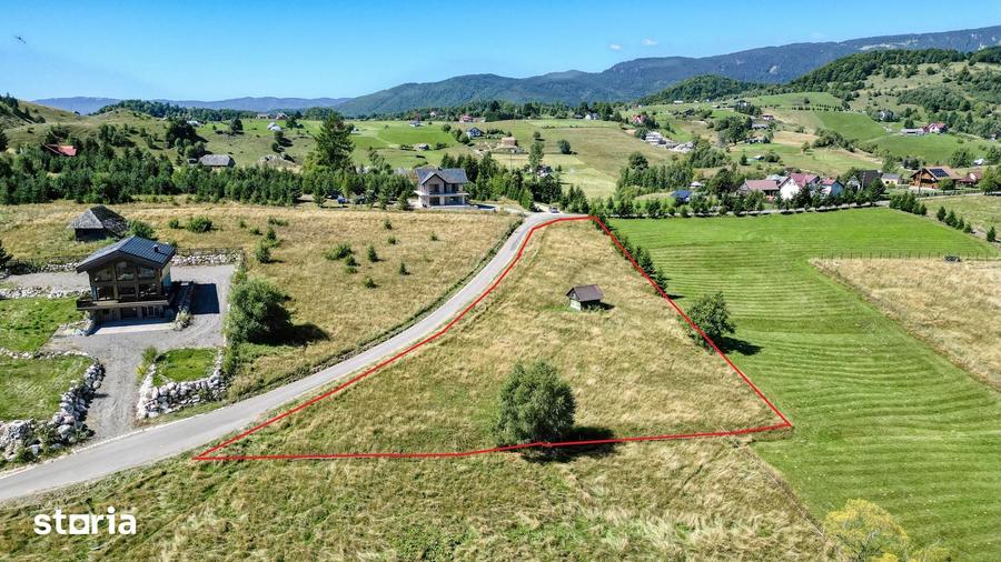 Teren de 3400 mp, în Fundata