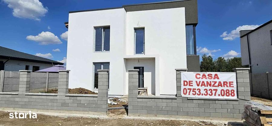 Casă cu 4 camere cu Teren 363 Mp în Vidra