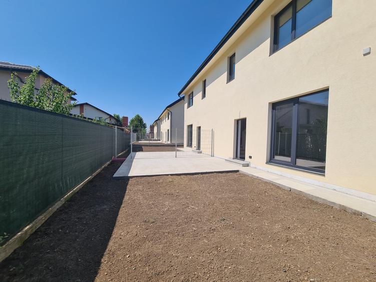 Duplex cu 4 camere cu Teren 230 Mp în Odăi