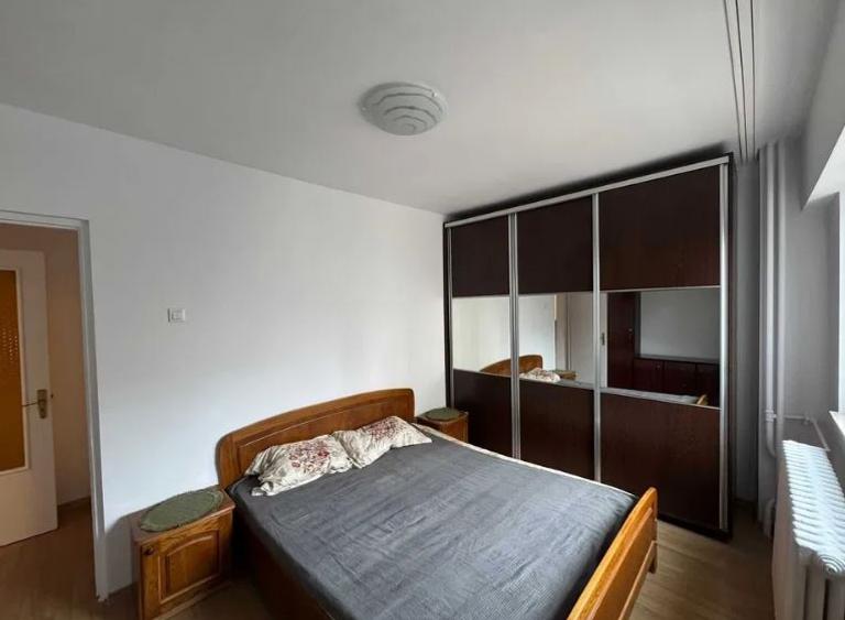 Apartament cu 2 camere semidecomandat, mobilat în Panduri