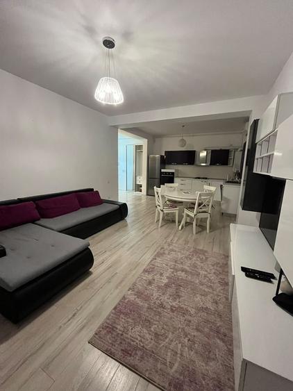 Apartament cu 2 camere decomandat, mobilat în Universitate
