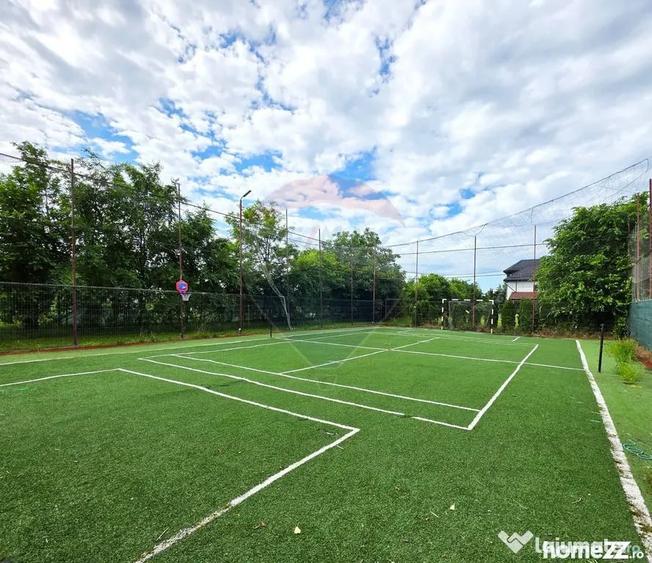 Casă cu 7 camere cu Teren 3200 Mp în Lipia