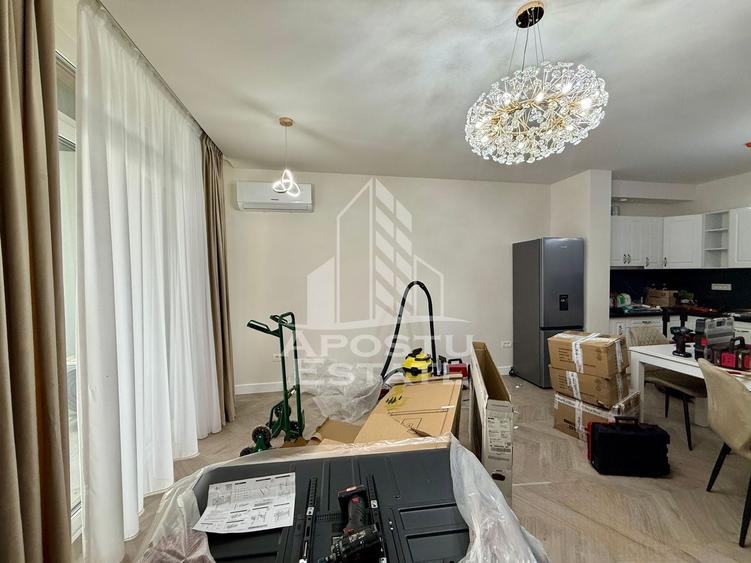 Apartament cu 2 camere semidecomandat, mobilat în Aradului