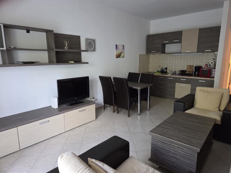 Apartament cu 2 camere semidecomandat, mobilat în Central
