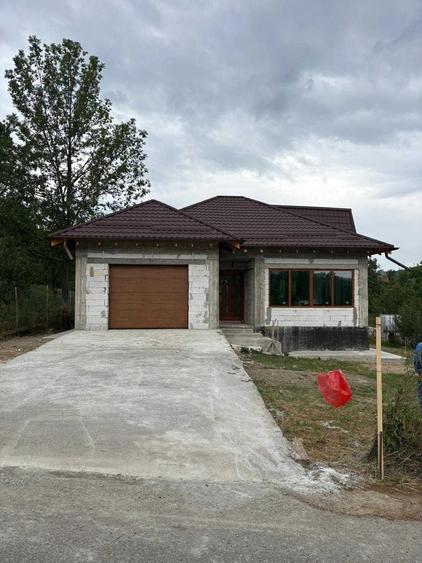 Casă cu 3 camere în Poiana