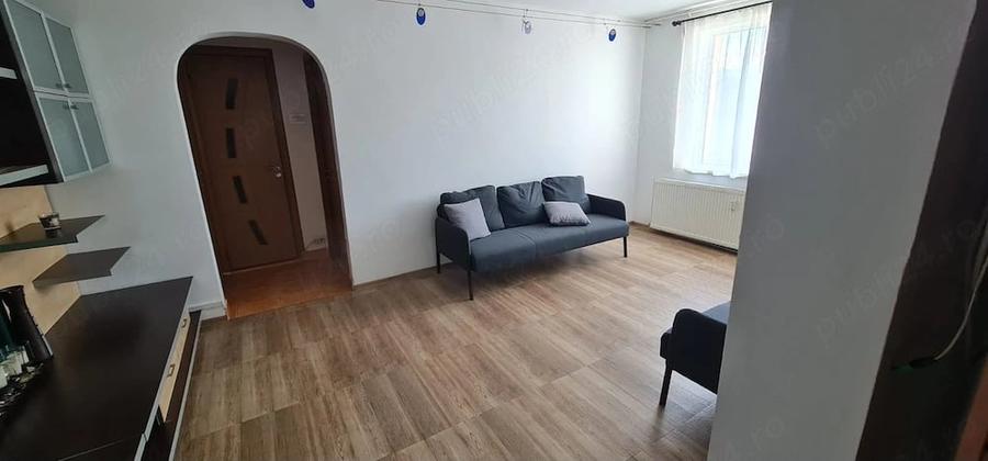 Apartament cu 3 camere semidecomandat în Titan