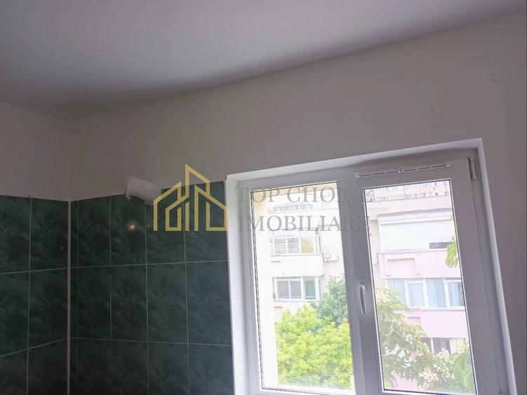 Apartament cu 3 camere decomandat, mobilat în Tei