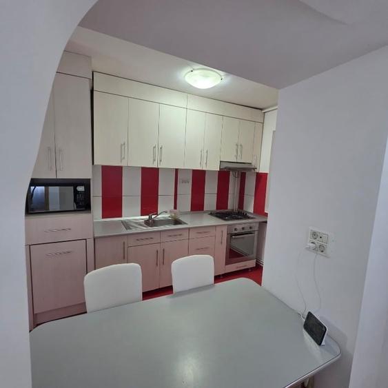Apartament cu 3 camere decomandat, mobilat în Circumvalațiunii