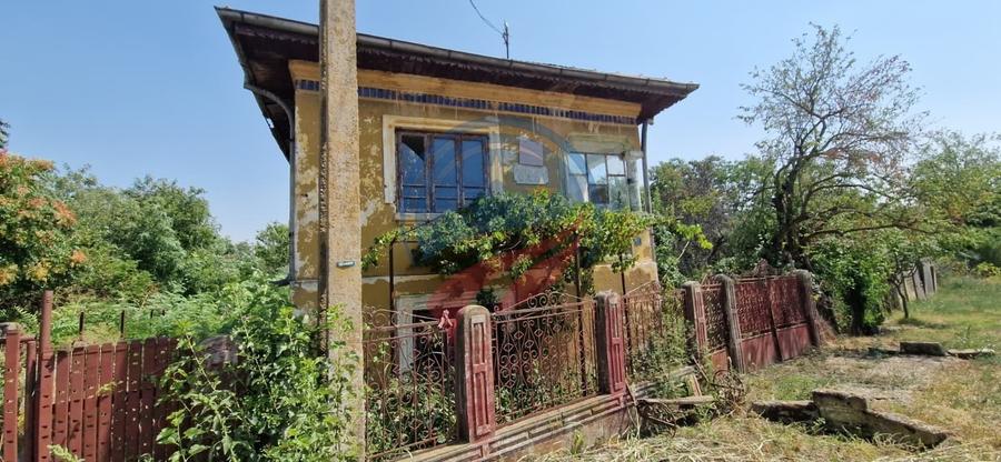 Casă individuală cu 5 camere cu Canalizare în Bâzdâna