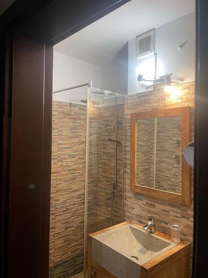 Apartament cu 2 camere semidecomandat în P-ța Victoriei