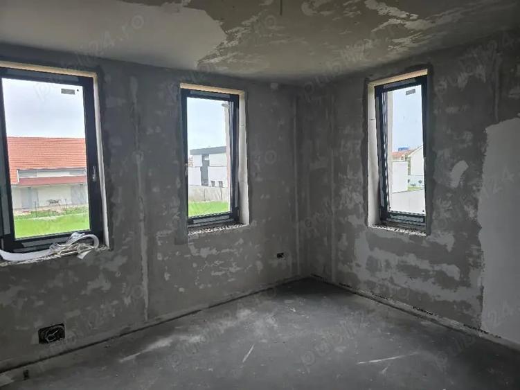 Casă cu 4 camere în Sânmartin