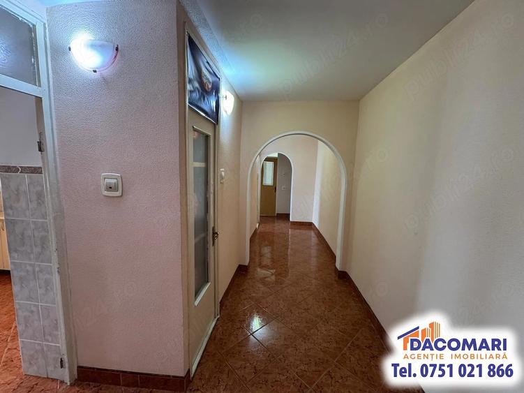 Apartament cu 3 camere decomandat în Central