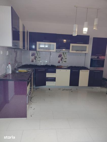 Casă cu 5 camere cu Teren 400 Mp în Călărași