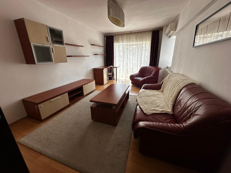 Apartament cu 2 camere decomandat în P-ța Unirii