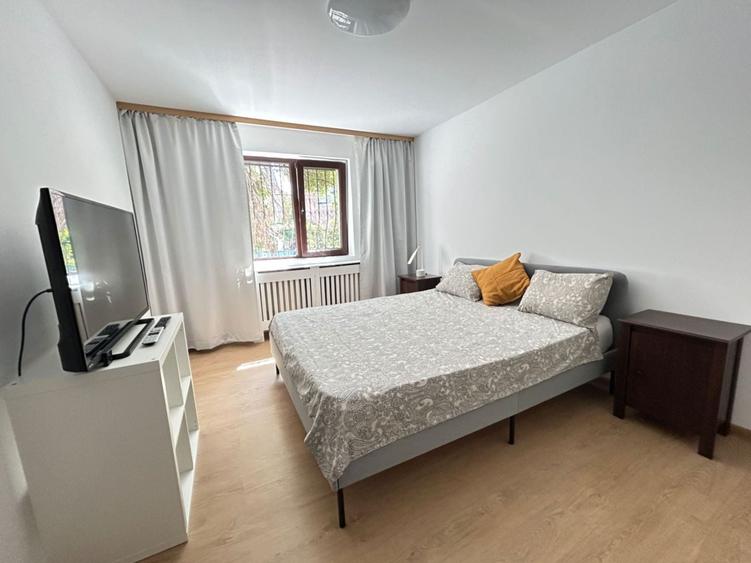 Apartament cu 3 camere decomandat, mobilat în Băneasa
