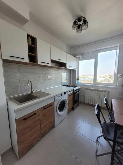 Apartament cu 2 camere semidecomandat, mobilat în 1 Mai