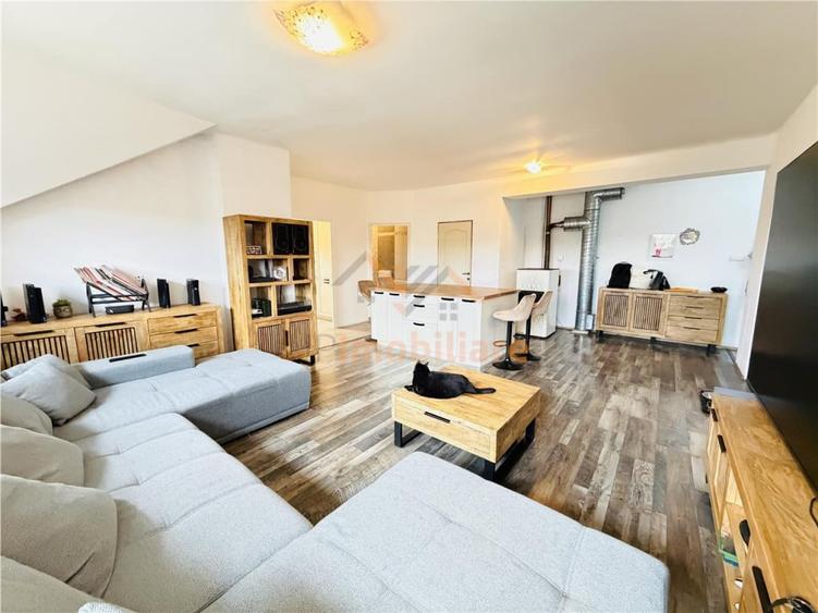 Apartament cu 3 camere decomandat în Paleu
