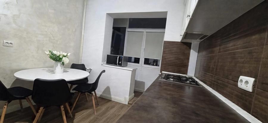 Apartament cu 3 camere decomandat în Dristor