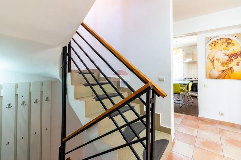 Casă individuală cu 6 camere cu Teren 238 Mp în Corbeanca