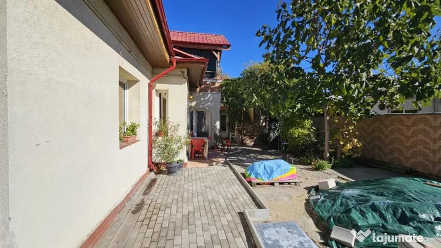 Casă cu 5 camere cu Teren 267 Mp în Pieptănari