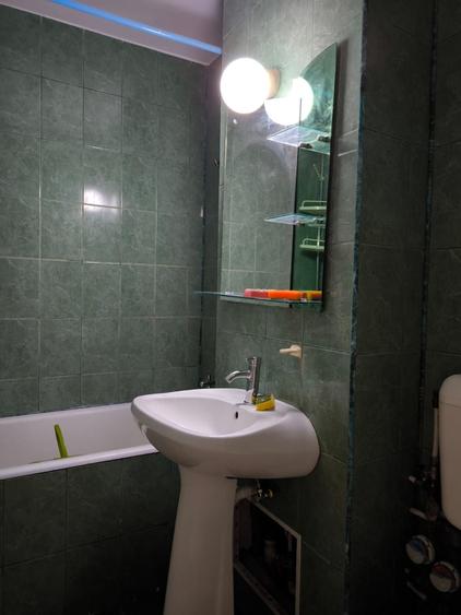 Apartament cu 3 camere decomandat în Valea Oltului
