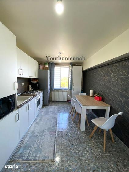 Apartament cu 3 camere semidecomandat în Craiovița Nouă