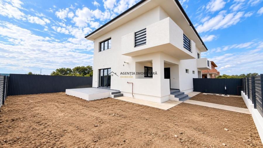 Duplex cu 4 camere cu Canalizare în Central