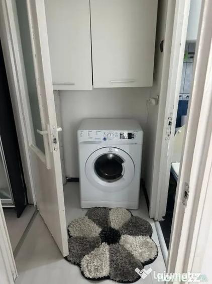 Apartament cu 3 camere semidecomandat în Calea București