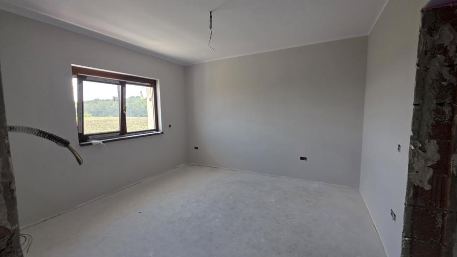 Duplex cu 5 camere cu Canalizare în Dumbrăvița