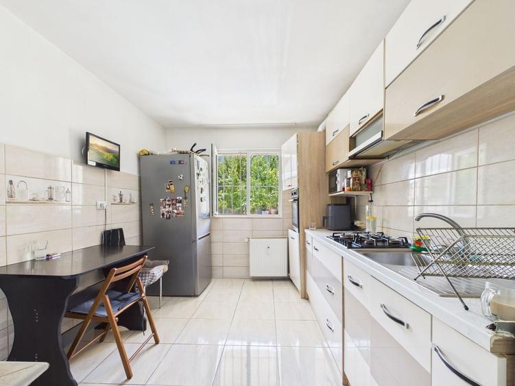 Apartament 4 camere decomandat | Parter | Metrou la 7 minute | - 4