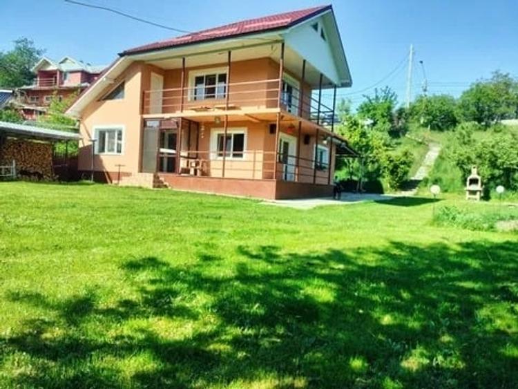 Casă cu 3 camere cu Garaj în Exterior Nord