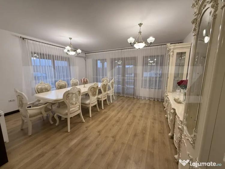 Casă cu 7 camere cu Teren 3173 Mp în Central