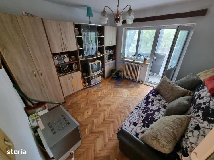 Apartament cu 3 camere decomandat în Republicii