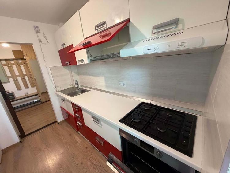 Apartament cu 3 camere decomandat în Exterior Vest