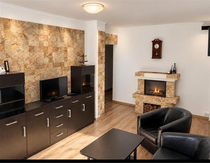 Apartament cu 3 camere decomandat, mobilat în Central