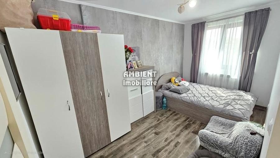 Apartament cu 3 camere decomandat în Donici