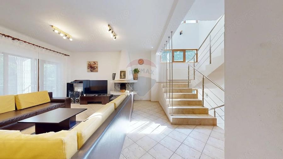 Casă cu 5 camere cu Teren 745 Mp în Cioplea