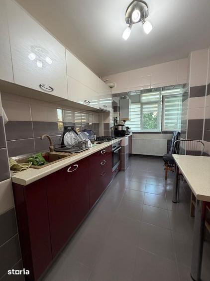 Apartament cu 3 camere decomandat în Micro 17